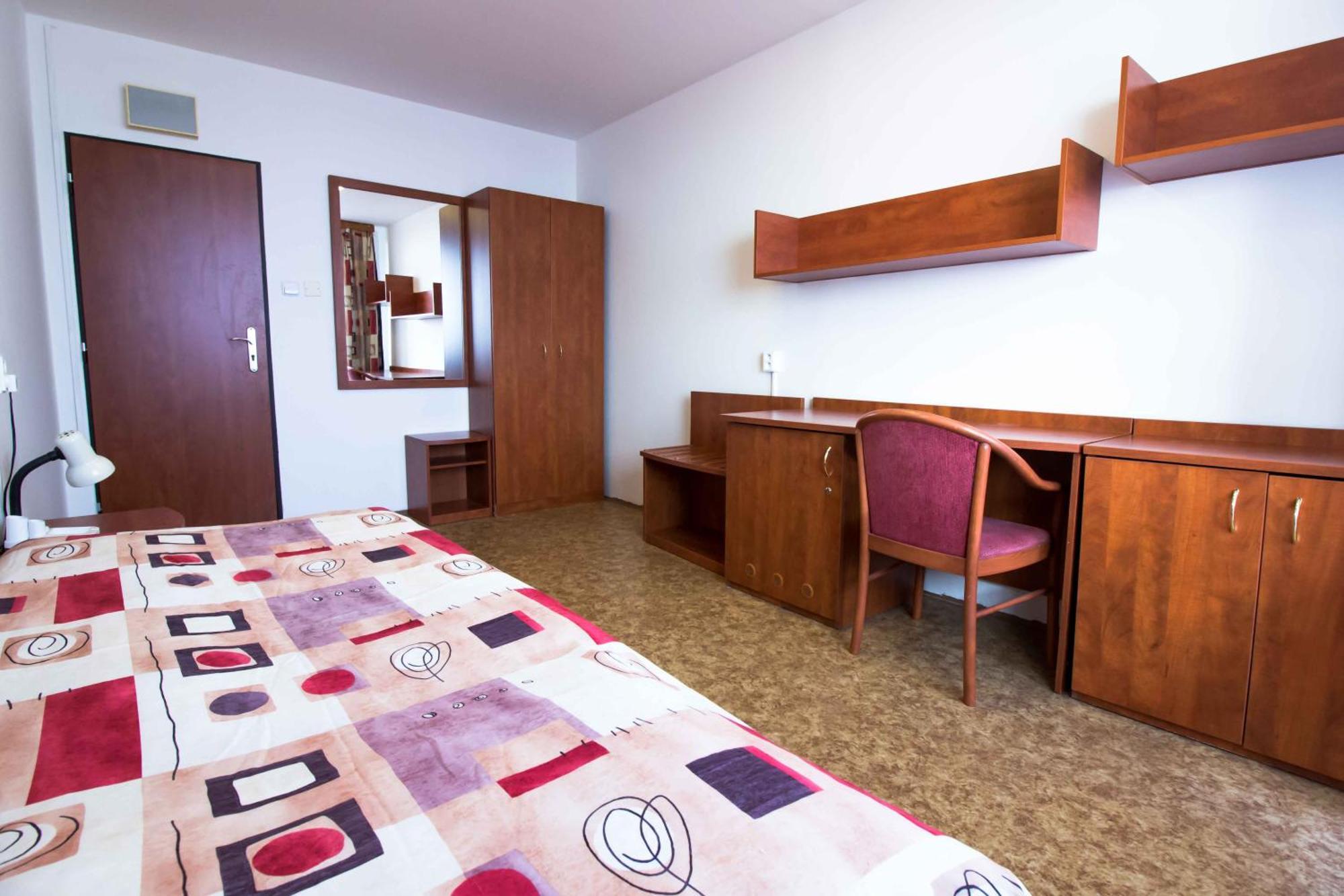 Hostel Jarov III. F Praag Buitenkant foto