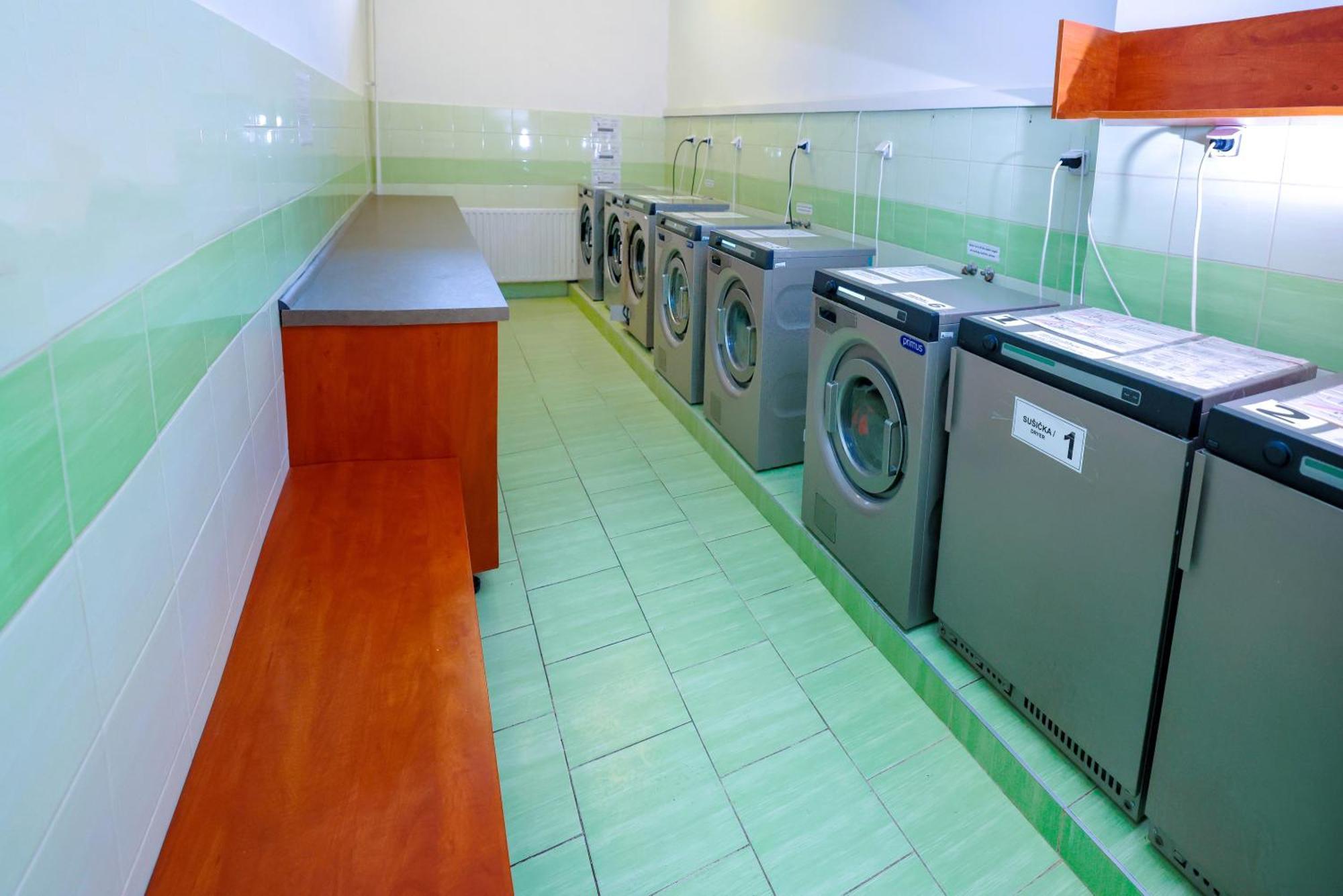 Hostel Jarov III. F Praag Buitenkant foto