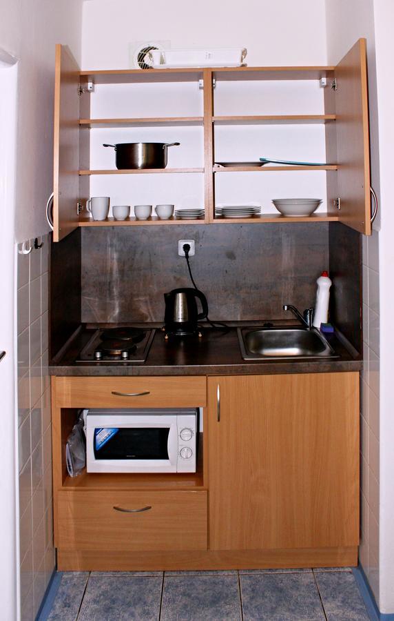 Hostel Jarov III. F Praag Buitenkant foto